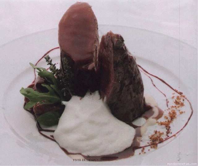 Receta de Solomillo de jabali en dulce con jalea de moras y espuma de patatas con jamon Receta de Solomillo de jabali en dulce con jalea de moras y espuma de patatas con jamon
