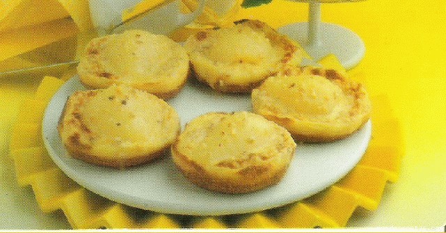 Receta de BRIOCHES CON PERAS Y ALMENDRAS Receta de BRIOCHES CON PERAS Y ALMENDRAS