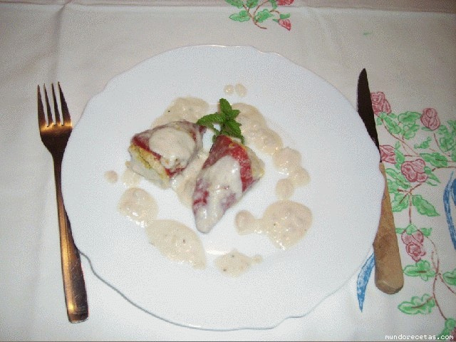 Receta de Pimientos del piquillo rellenos de bonito y bechamel Receta de Pimientos del piquillo rellenos de bonito y bechamel