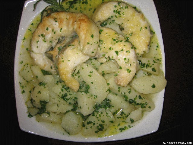 Congrio en salsa verde con patatas