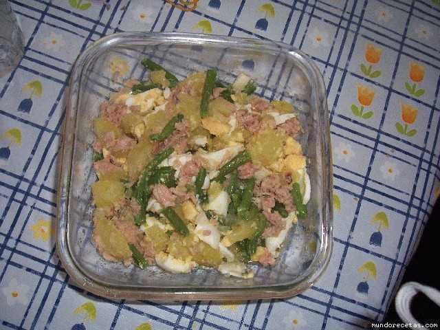 Receta de PAPAS ALIÑAS CON JUDIAS VERDES, HUEVO DURO Y ATÚN Receta de PAPAS ALIÑAS CON JUDIAS VERDES, HUEVO DURO Y ATÚN