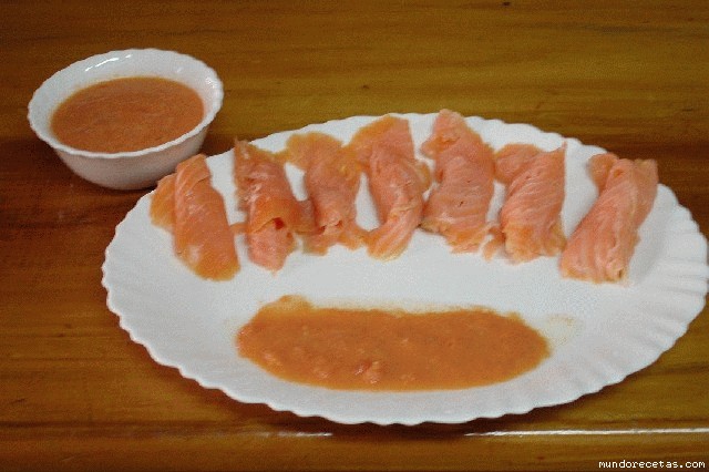 Receta de ROLLITOS DE SALMON AHUMADO EN SALSA