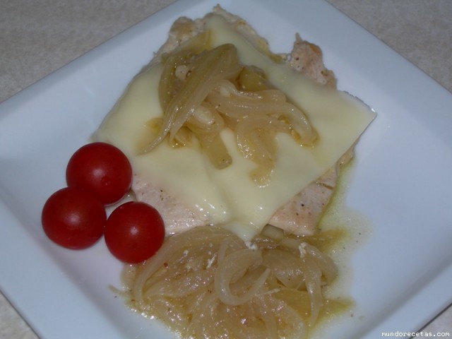 Receta de PECHUGAS DE POLLO CON CEBOLLA Y QUESO Receta de PECHUGAS DE POLLO CON CEBOLLA Y QUESO
