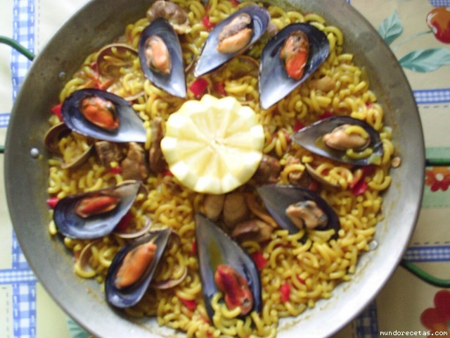 Receta de Fideuá de mejillones, magro y almejas Receta de Fideuá de mejillones, magro y almejas