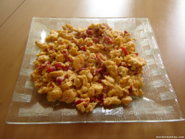 Receta de Revuelto de gambas con pimientos del piquillo Receta de Revuelto de gambas con pimientos del piquillo