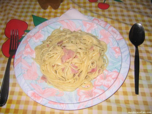 Receta de ESPAGUETI A LA CARBONARA