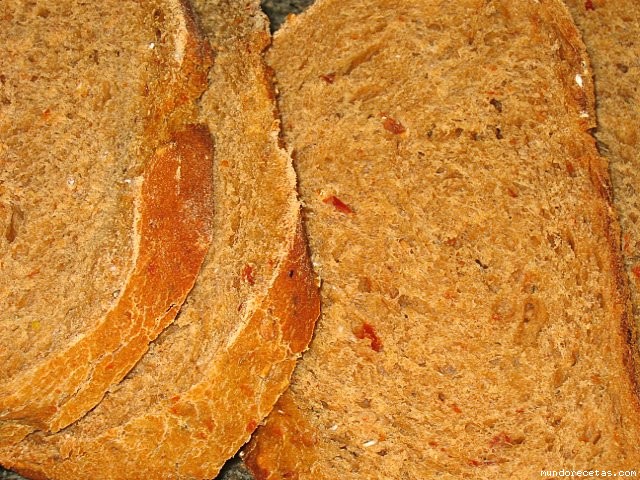 Receta de Pan Integral de Tomate y Albahaca (TH y cazuela) Receta de Pan Integral de Tomate y Albahaca (TH y cazuela)