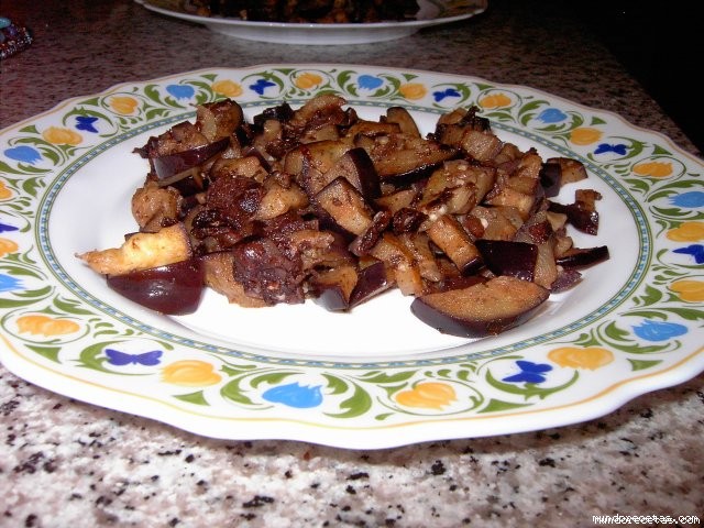Receta de BERENJENAS CON MORCILLA AL AROMA DE ALBAHACA Y COMINO Receta de BERENJENAS CON MORCILLA AL AROMA DE ALBAHACA Y COMINO