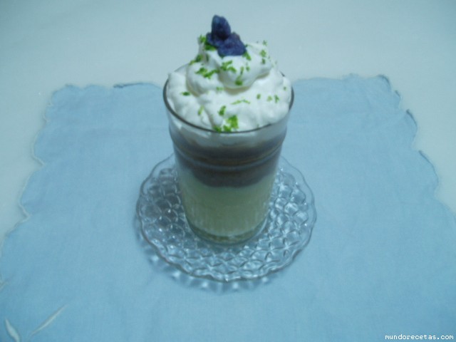 Receta de GANACHE DE CHOCOLATE BLANCO Y LIMA, PURÉ DE CASTAÑAS Y CHANTILLY Receta de GANACHE DE CHOCOLATE BLANCO Y LIMA, PURÉ DE CASTAÑAS Y CHANTILLY