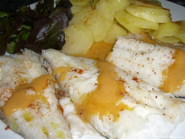 Receta de Pescado al vapor en salsa de pimenton (Thermomix) Receta de Pescado al vapor en salsa de pimenton (Thermomix)