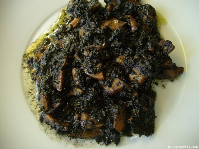 Receta de Calamares en su tinta a la Asturiana Receta de Calamares en su tinta a la Asturiana