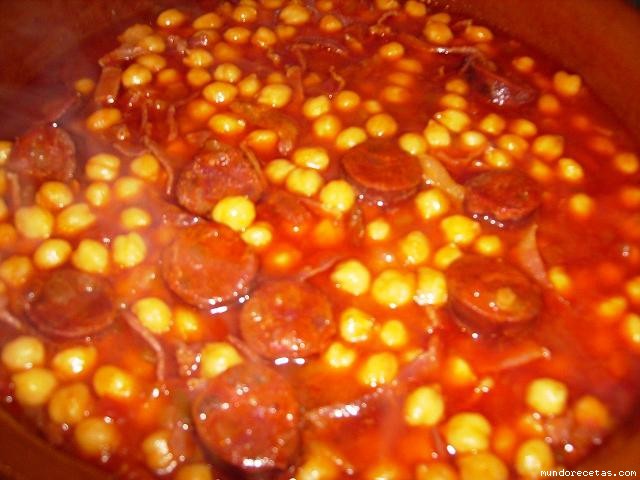 Receta de GARBANZOS CON CHORIZO Y JAMN