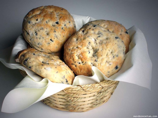 Receta de Panecillos de aceitunas negras y orégano.(thermomix) Receta de Panecillos de aceitunas negras y orégano.(thermomix)