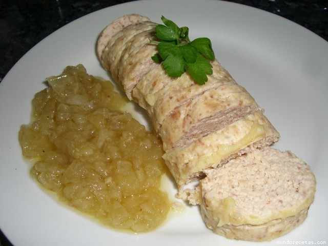 Receta de Fiambre de pollo con cebollas confitadas (Thermomix) Receta de Fiambre de pollo con cebollas confitadas (Thermomix)