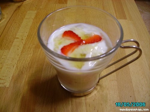 Receta de postre de yogurt con tropezones Receta de postre de yogurt con tropezones