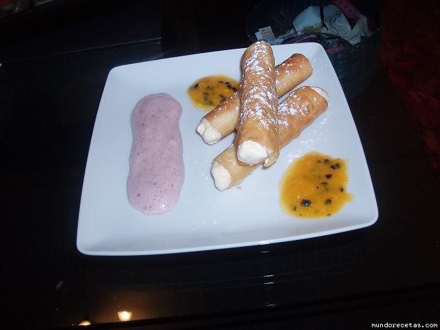 Receta de cañas rellenas con nata y frutas tropicales Receta de cañas rellenas con nata y frutas tropicales