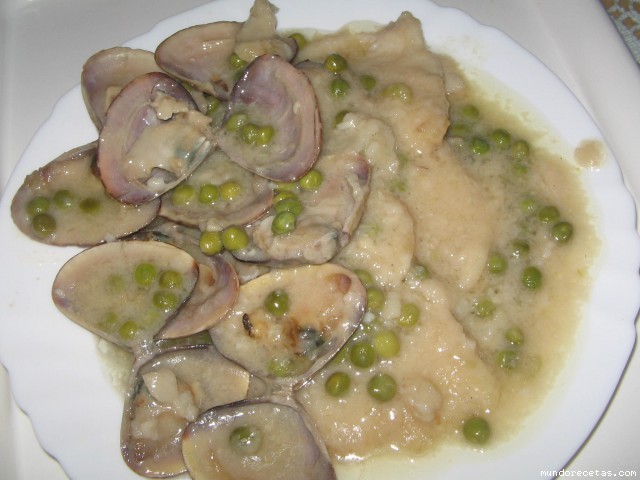 Receta de FILETES DE PANGA CON ALMEJAS Receta de FILETES DE PANGA CON ALMEJAS