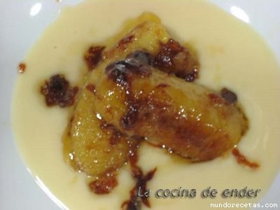 Receta de Plátanos caramelizados con natillas calientes. Receta de Plátanos caramelizados con natillas calientes.