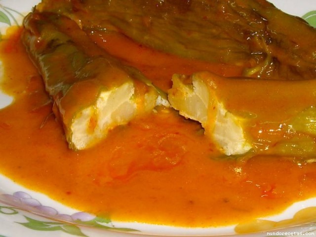 Receta de Pimientos rellenos de tortilla con salsa. Receta de Pimientos rellenos de tortilla con salsa.