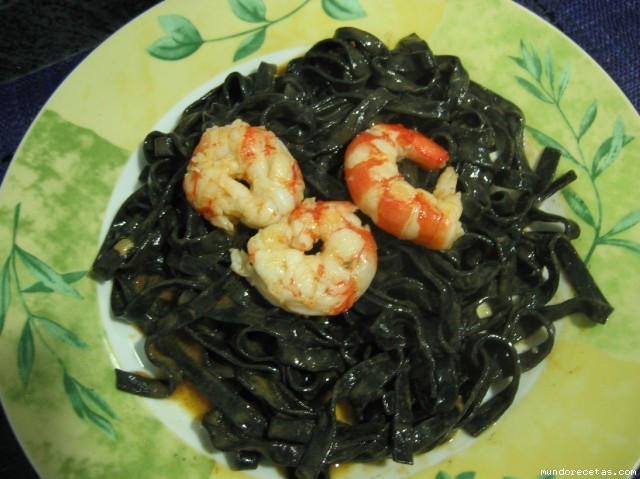 Receta de Tallarines nero di sepia com gambas Receta de Tallarines nero di sepia com gambas