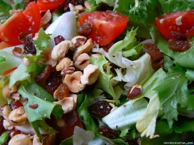 Receta de Ensalada con salsa roquefort y frutos secos Receta de Ensalada con salsa roquefort y frutos secos
