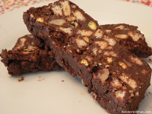 Receta de Postre fácil de chocolate, galletas y frutos secos Receta de Postre fácil de chocolate, galletas y frutos secos