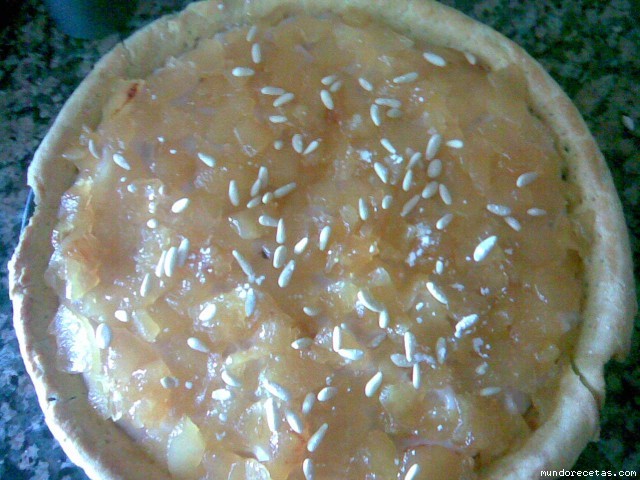 Receta de tarta de crema pastelera nata y fresa con compota de manzana y piones (de lo mejor)
