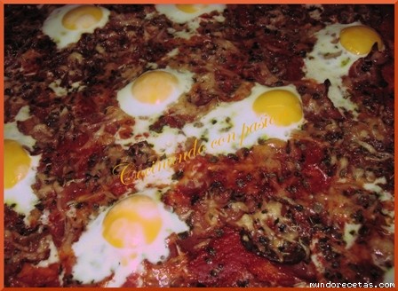 Receta de Pizza de beicon y huevos de codorniz Receta de Pizza de beicon y huevos de codorniz