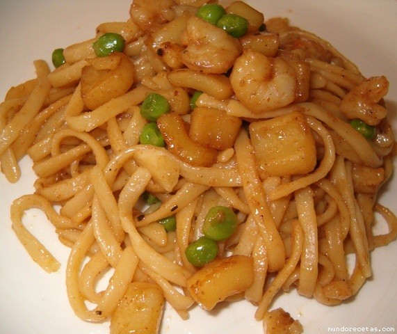 Receta de TALLARINES CON GAMBAS, CALAMARES Y SOJA