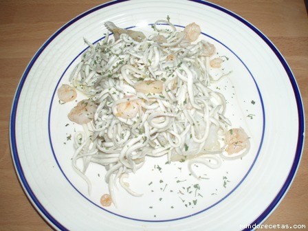 Receta de Lomos de rosada con gambas y gulas Receta de Lomos de rosada con gambas y gulas