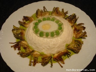 Receta de Mousse de arroz y bacalao sobre corona de guisantes y alcachofas coronado con aspic de huevo Receta de Mousse de arroz y bacalao sobre corona de guisantes y alcachofas coronado con aspic de huevo