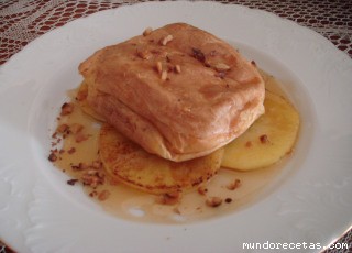 Receta de SUSPIROS DE QUESO RELLENOS DE CARNE, NUECES Y FOIE SOBRE CAMA DE MANZANA Y REDUCCION DE MOSCATEL Receta de SUSPIROS DE QUESO RELLENOS DE CARNE, NUECES Y FOIE SOBRE CAMA DE MANZANA Y REDUCCION DE MOSCATEL