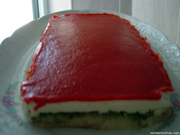 Receta de Pastel salado de queso de cabra, piquillos y pesto Receta de Pastel salado de queso de cabra, piquillos y pesto
