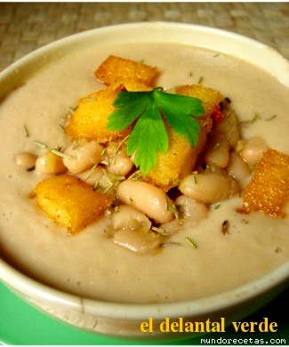 Receta de Sopa de judías blancas con picatostes de polenta Receta de Sopa de judías blancas con picatostes de polenta
