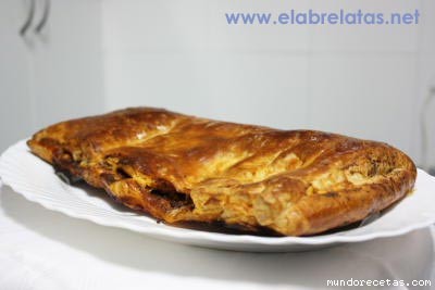 Receta de Empanada de hojaldre de pate de olivas y atún Receta de Empanada de hojaldre de pate de olivas y atún