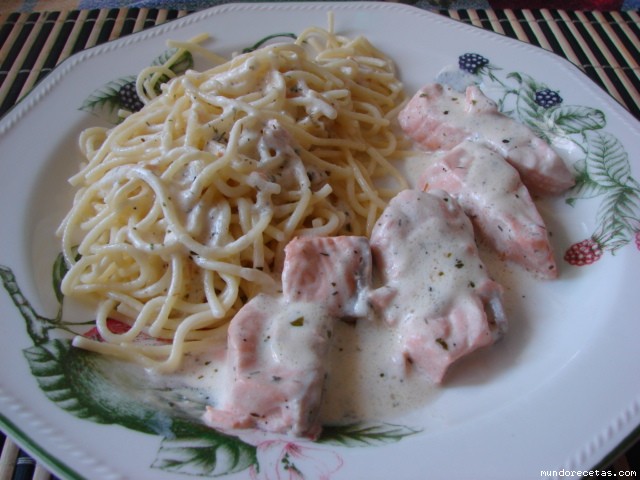 Receta de Salmon al creme fraiche con estragón Receta de Salmon al creme fraiche con estragón