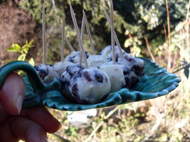 Receta de Bolitas de queso de cabra y arandanos