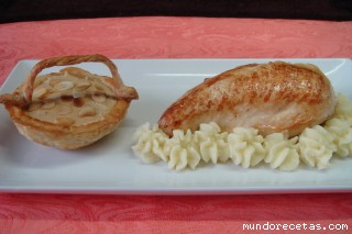 Receta de PECHUGA RELLENA CON CESTITA DE SALSA DE ALMENDRAS Y JAMON Receta de PECHUGA RELLENA CON CESTITA DE SALSA DE ALMENDRAS Y JAMON