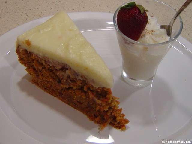 Receta de TARTA DE ZANAHORIA Y NUECES CON GLASEADO Receta de TARTA DE ZANAHORIA Y NUECES CON GLASEADO