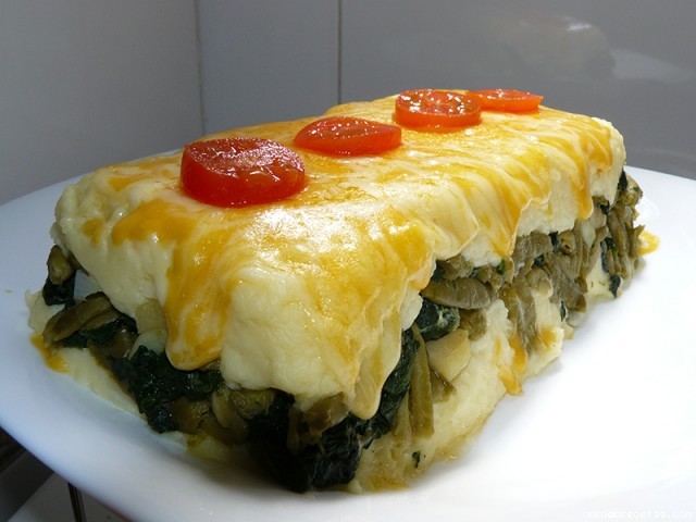 Receta de PASTEL DE PURÉ DE PATATAS, VERDURAS Y CALAMAR Receta de PASTEL DE PURÉ DE PATATAS, VERDURAS Y CALAMAR