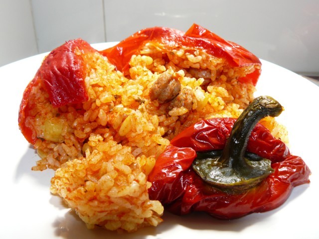 Receta de Pimientos rellenos de arroz y verdura (bajoques farcides) Receta de Pimientos rellenos de arroz y verdura (bajoques farcides)