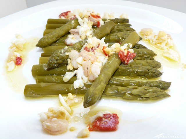 Receta de Espárragos trigueros con aderezo de limón Receta de Espárragos trigueros con aderezo de limón