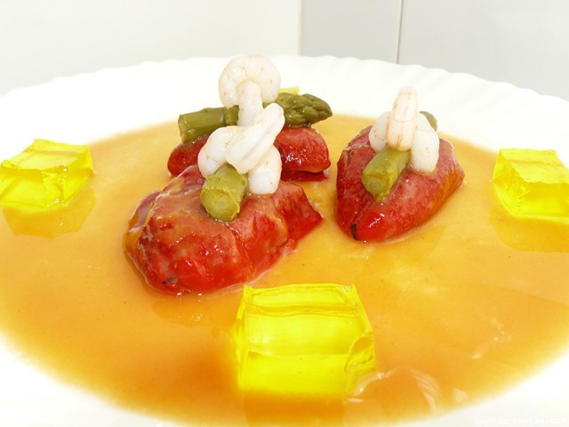 Receta de Pimientos del piquillo rellenos de pescado y gambas con salsa de marisco y gelatina de limón Receta de Pimientos del piquillo rellenos de pescado y gambas con salsa de marisco y gelatina de limón
