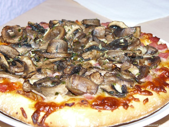 Receta de Pizza de champiñones al vino Receta de Pizza de champiñones al vino