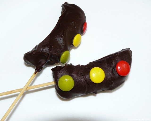 Receta de Semáforos helados de plátano y chocolate Receta de Semáforos helados de plátano y chocolate