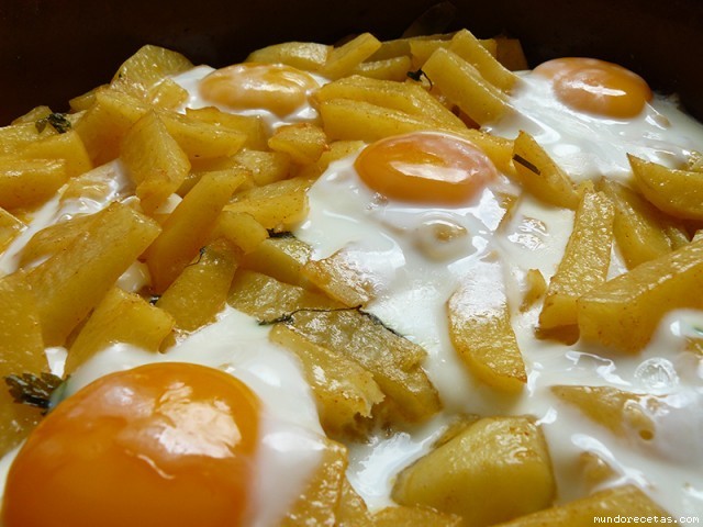 Receta de Huevos con patatas al horno Receta de Huevos con patatas al horno
