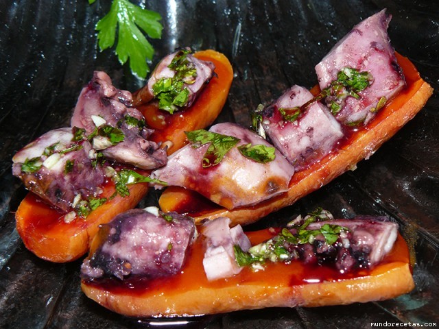 Receta de Barcas de zanahoria y pulpo al vino tinto Receta de Barcas de zanahoria y pulpo al vino tinto
