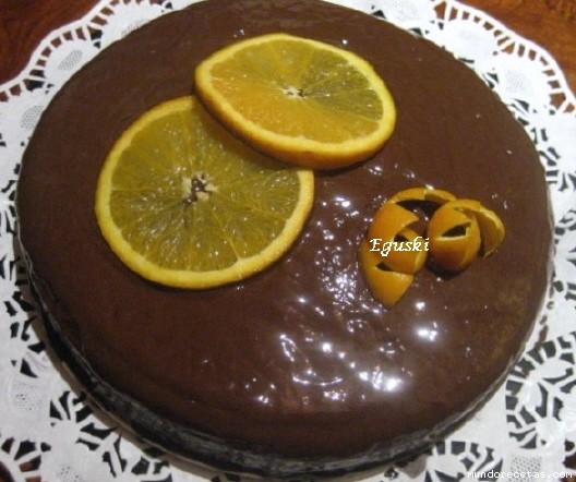 Receta de Bizcocho de naranja con cobertura chocolate (Thermomix) Receta de Bizcocho de naranja con cobertura chocolate (Thermomix)