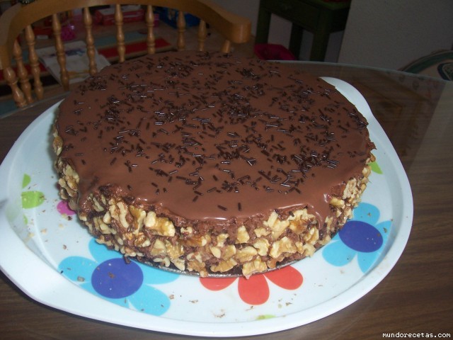 Receta de TARTA CON MOUSSE DE CHOCOLATE Y NUECES Receta de TARTA CON MOUSSE DE CHOCOLATE Y NUECES