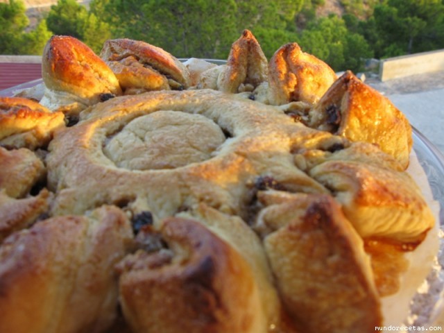 Receta de Pita dulce de nueces, pasas y miel Receta de Pita dulce de nueces, pasas y miel